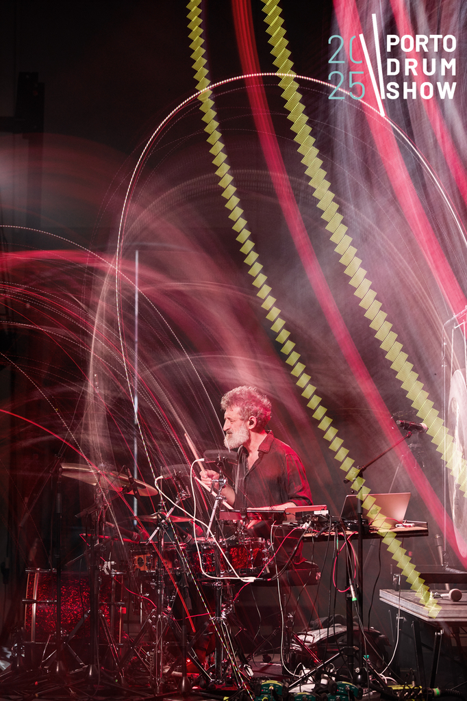 Porto Drum Show 2025 (fotos criativas) 17 15 11 25 Rui Bandeira Fotografia RB4 1646 FX Rui Bandeira Fotografia Fotografia de produto e comercial - Fotografia de concertos Porto Drum Show 2025 (fotos criativas)