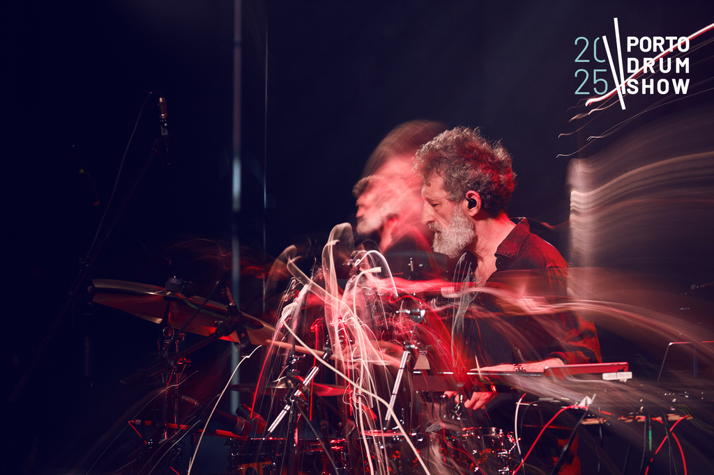 Porto Drum Show 2025 (fotos criativas) 25 15 11 25 Rui Bandeira Fotografia RB4 1659 FX Rui Bandeira Fotografia Fotografia de produto e comercial - Fotografia de concertos Porto Drum Show 2025 (fotos criativas)