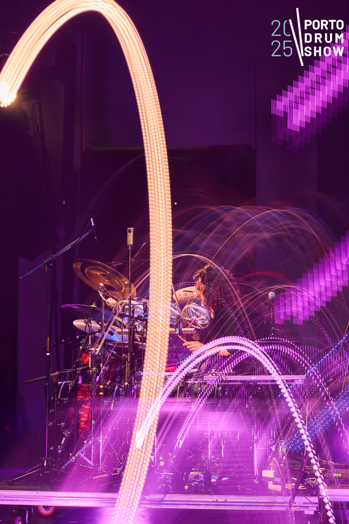 Porto Drum Show 2025 (fotos criativas) 37 16 11 25 Rui Bandeira Fotografia RB4 3045 Rui Bandeira Fotografia Fotografia de produto e comercial - Fotografia de concertos Porto Drum Show 2025 (fotos criativas)