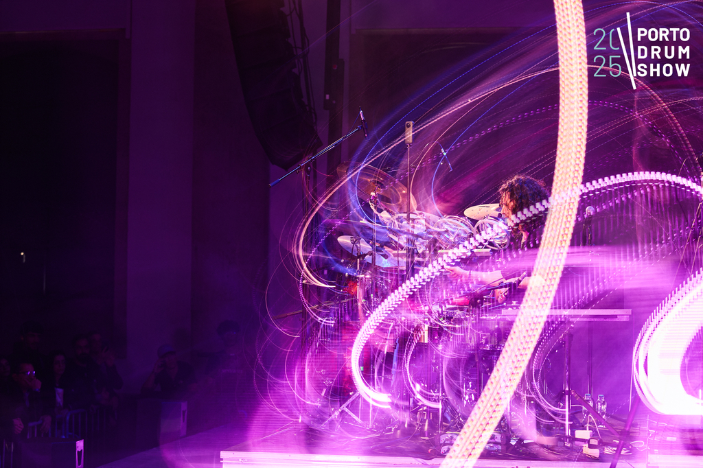 Porto Drum Show 2025 (fotos criativas) 47 16 11 25 Rui Bandeira Fotografia RB4 3048 Rui Bandeira Fotografia Fotografia de produto e comercial - Fotografia de concertos Porto Drum Show 2025 (fotos criativas)