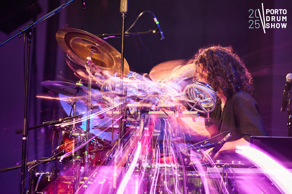 Porto Drum Show 2025 (fotos criativas) 45 16 11 25 Rui Bandeira Fotografia RB4 3051 Rui Bandeira Fotografia Fotografia de produto e comercial - Fotografia de concertos Porto Drum Show 2025 (fotos criativas)