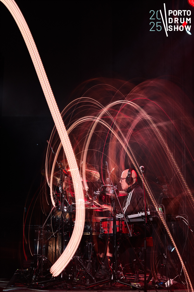 Porto Drum Show 2025 (fotos criativas) 43 16 11 25 Rui Bandeira Fotografia RB4 3380 Rui Bandeira Fotografia Fotografia de produto e comercial - Fotografia de concertos Porto Drum Show 2025 (fotos criativas)