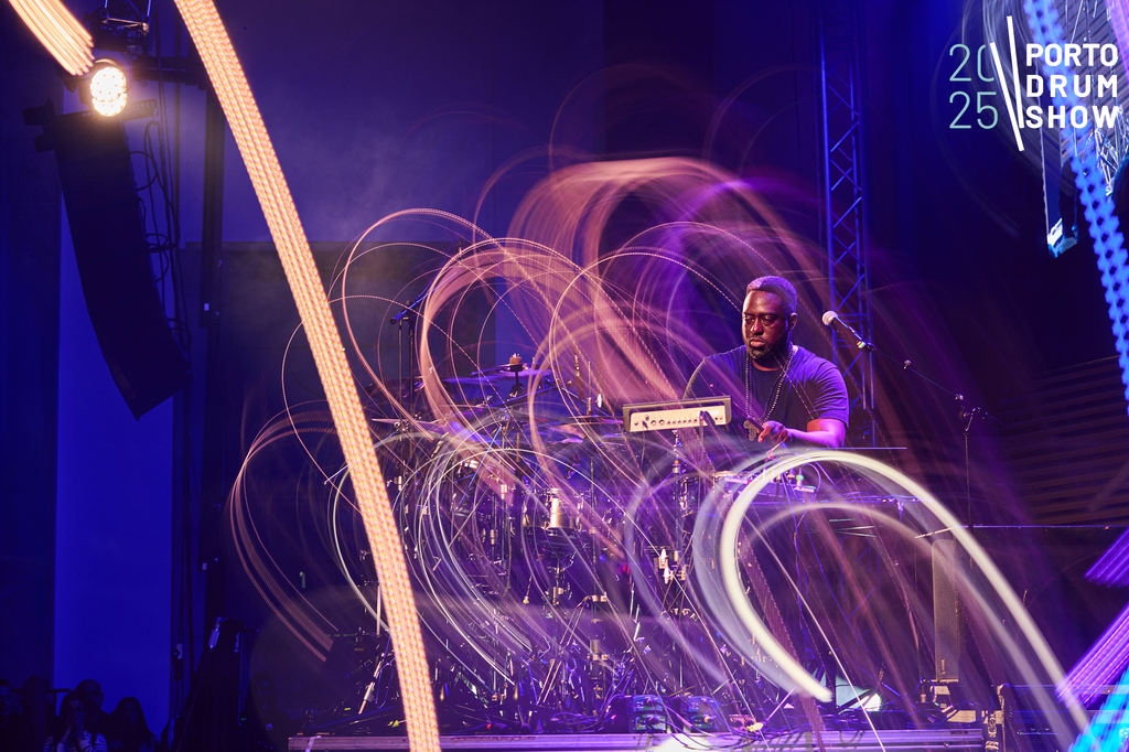 Porto Drum Show 2025 (fotos criativas) 95 16 11 25 Rui Bandeira Fotografia RB4 3945 Rui Bandeira Fotografia Fotografia de produto e comercial - Fotografia de concertos Porto Drum Show 2025 (fotos criativas)